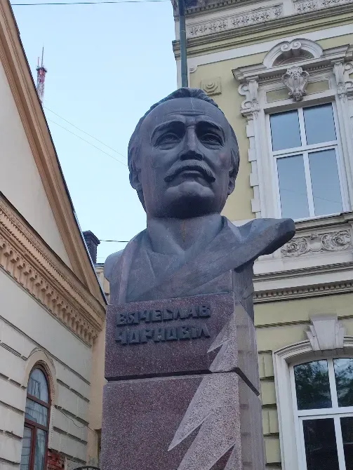 Бюст В'ячеславу Чорноволу Ivano-Frankivs'k - photo 2