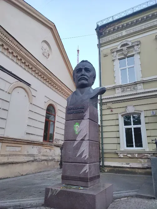 Бюст В'ячеславу Чорноволу Ivano-Frankivs'k - photo 1