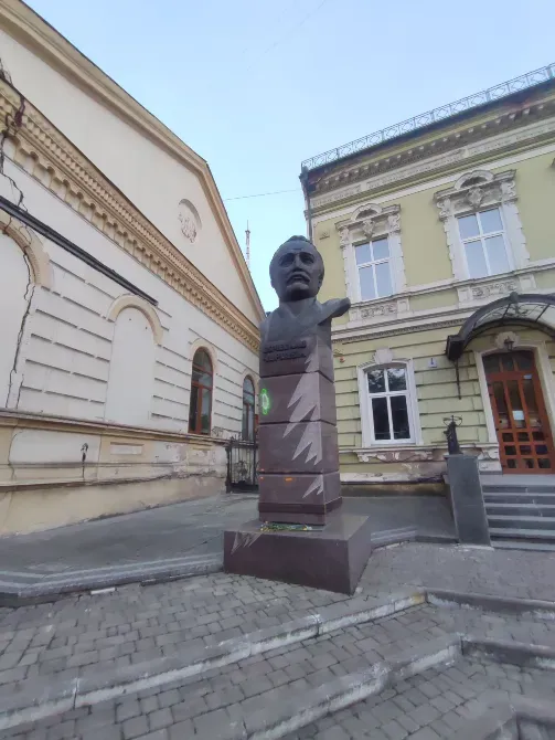 Бюст В'ячеславу Чорноволу Ivano-Frankivs'k - photo 3