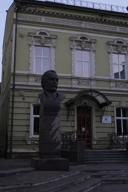 Бюст В'ячеславу Чорноволу Ivano-Frankivs'k - photo 4